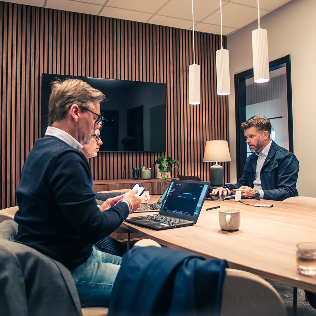En ledningsgrupp i ett möte